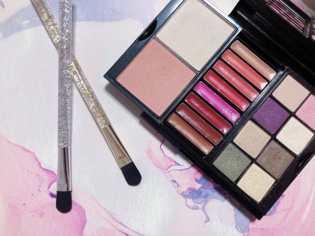 メイク道具グッドラックフェイス用